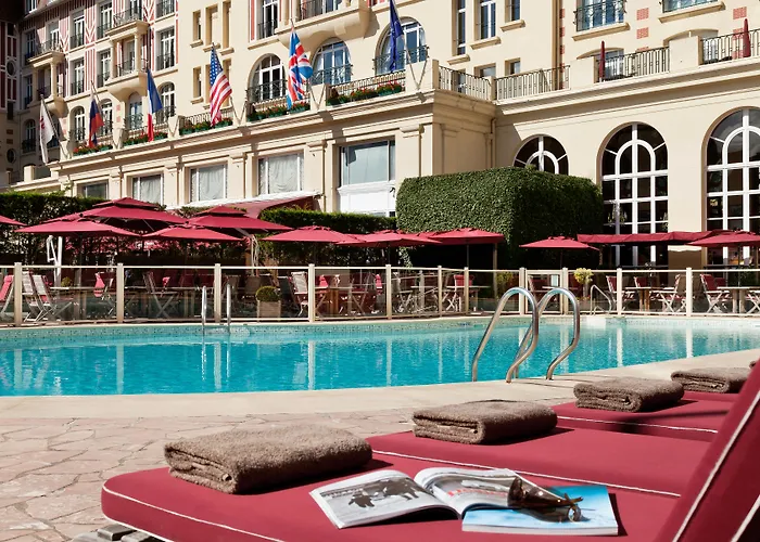 Отель Barriere Le Royal