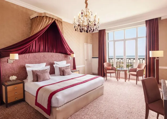 Отель Barriere Le Royal